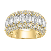 Elegant 14K Yellow Gold Ladies Ladies Ring 3 1/4Ct Round & Emerald Cut Diamonds
