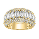 Elegant 14K Yellow Gold Ladies Ladies Ring 3 1/4Ct Round & Emerald Cut Diamonds