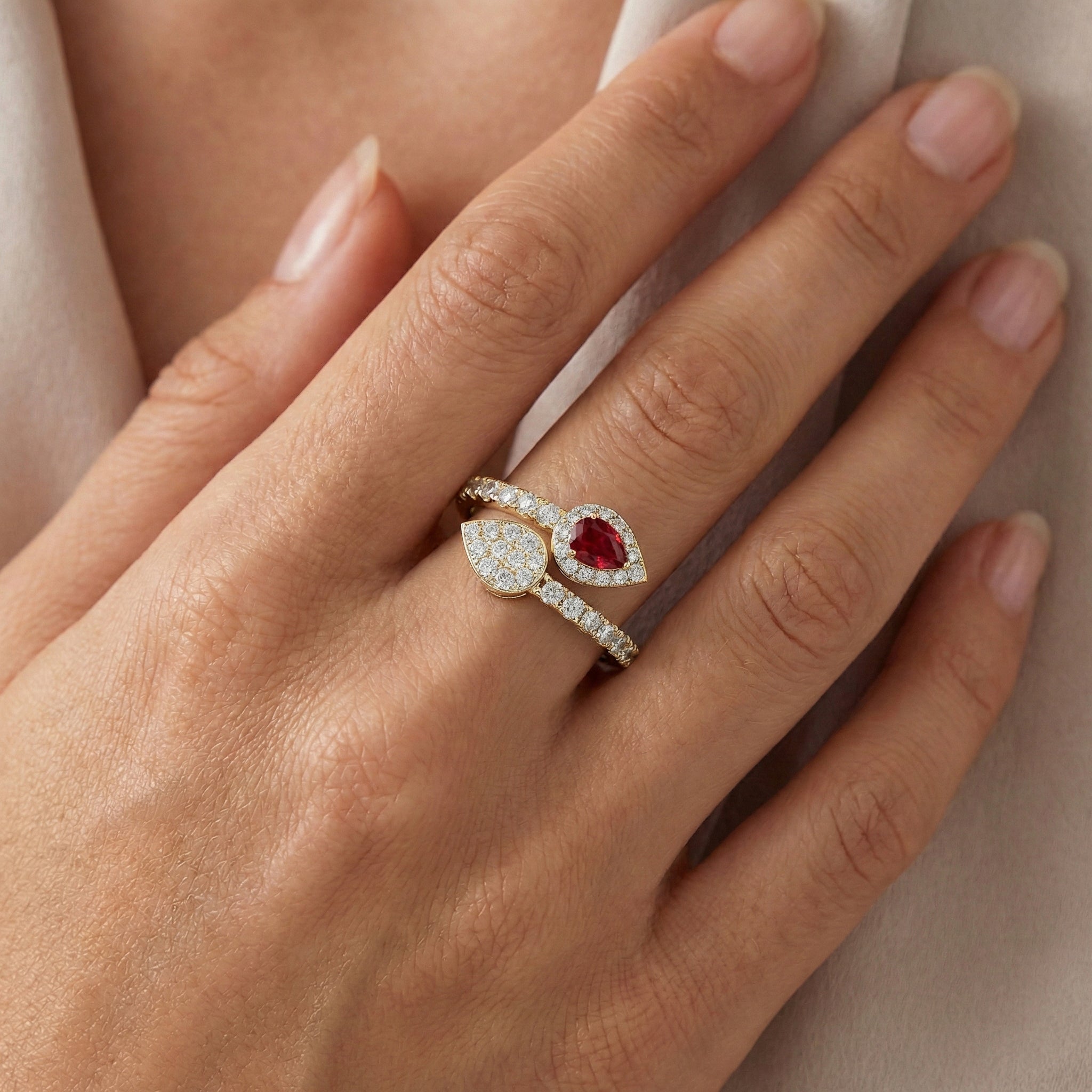 LADIES RING 0.62CT ROUND/RUBY PEAR DIAMOND 14K YELLOW GOLD (CENTER STONE 0.62CT RUBY PEAR DIAMOND)
