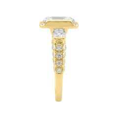 14K Yellow Gold 4.00 Ct Round &amp; Emerald Cut Diamond Engagement Ring For Women With Side Round Diamond 3.00Ct Emerald Center Stone (Color F-G -Clarity Vs1/Vs2)